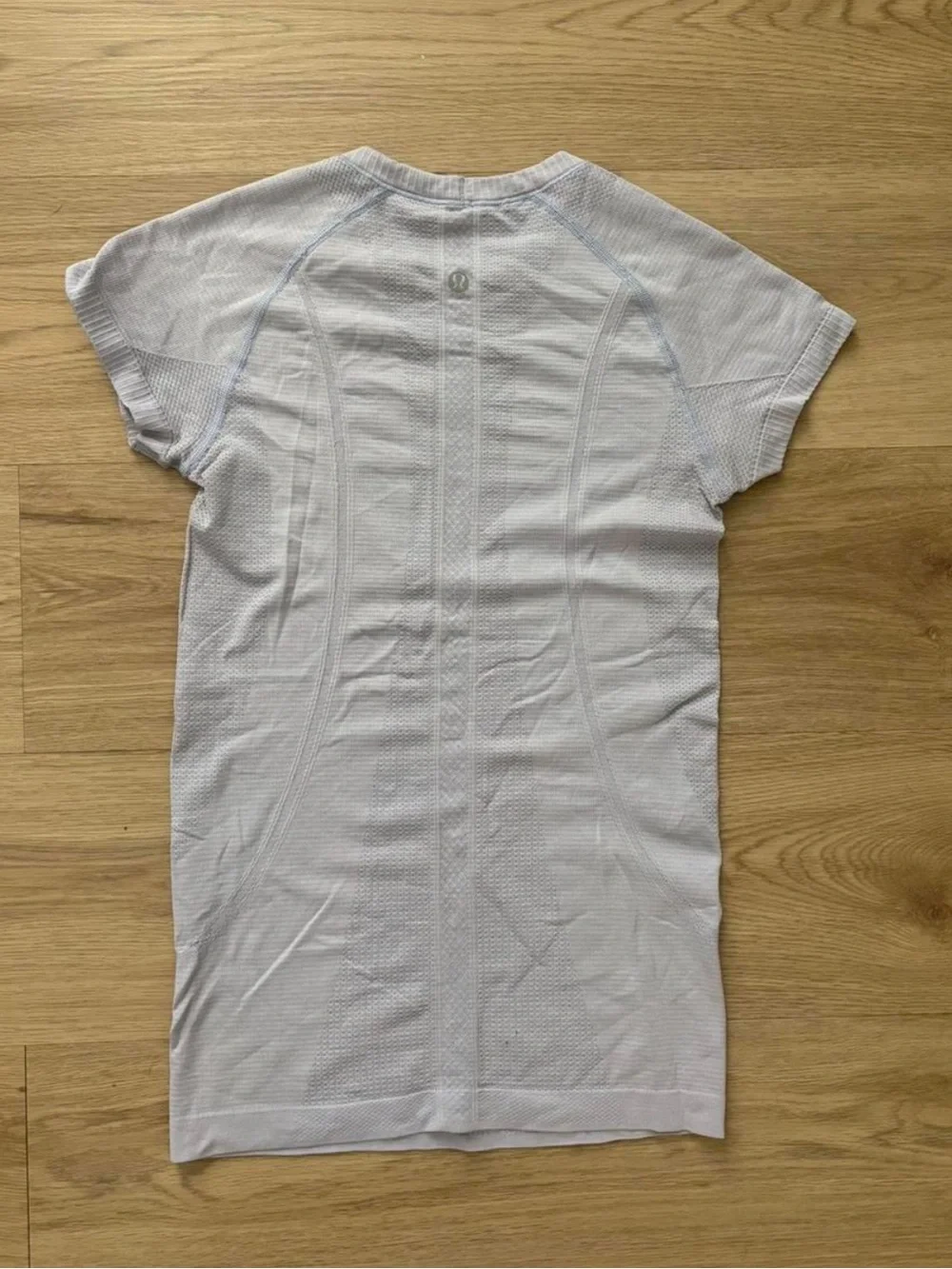 Lululemon Swiftly Tech Short Sleeve - Size 4